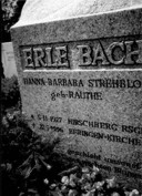 Erle Bach Grabplatte.