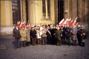 Fot 15. Akowcy - wśród nich W. Kowalczyk (trzymający sztandar) Jelenia Góra 1993, archiwum prywatne.
