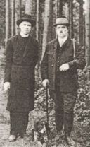 4. Father D. Kostial and elder gamekeeper Jan Kostial. Fot. za: Bulzacki, K. Zawsze wierni Tobie Polsko, str. 146. Jelenia Góra 1999.