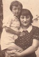 Fot. 4 - Tadeusz Kosiński mit Mutter, um 1937/1938.