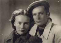 1. Włodzimierz Paszkiewicz z żoną Ireną w 10 dni po ślubie, Wilno, 1953 r.