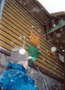 9. Odsłonięcie tablicy upamiętniającej Mieczysława Holza w Michałowicach w szalejącej śnieżycy - 16 grudnia 2000