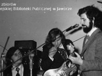 197x-19  Lata 70-te  Zabawa karnawałowa    Od lewej:  Ryszard Krysiak (organy), Zbigniew Spila (gitara basowa), Ireneusz Płaskociński (gitara)