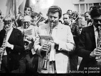 197x-65  1 maja 1979  Jawor    Na pierwszym planie Stanisław Duszeńko (klarnet), w tlepo prawej  Jerzy Osolinsz (saksofon altowy) i Piotr Zieliński (saksofon altowy)
