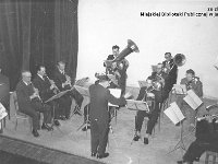 196x-01  Rok 1960  Jawor, Teatr Miejski    Jaworska Orkiestra Dęta  Dyrektor: Wacław Siemaszko  Skład w latach 1950-60: trąbki - Tadeusz Doros, Mieczysław Wadas, Edward Szwed, klarnety - Jan Wasilewski, (?) Stefanowicz, Czesław Żarkowski, waltornia - Ryszard Juszyński, alty - Jan Szwed, Janusz 'Zbyszek' Zawiślański, tenory - Stanisław Garus, Antoni Żarkowski, saksofon tenorowy - Stanisław Witek, tuba - Józef Pona, bas - M?. Zuber, perkusja - Klemens Grzybowski i J?. Nowak