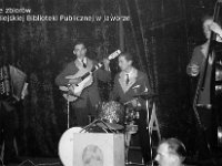 196x-13  Styczeń 1966  Jawor, Międzyzakładowy Klub "Relaks", ul.Piastowska    Zespół Błękitne Gwiazdy  Od lewej: Zbigniew Robak (akordeon), Bogdan Bezeg (gitara), Kazimierz Zawiła (perkusja), Stefan Postuła (kontrabas)