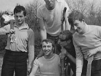 196x-44  maj 1969  Wrocław     Po powrocie  z Okręgowego Przeglądu Zespołów Wokalno Muzycznych Zawodowego Związku Muzyków we Wrocławiu (15.05.1969)  Od lewej: