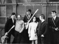 196x-47  Marzec 1969  Jawor, Klub Fabryki Narzędzi Rolniczych (tzw. 'Sielana'), ul.1 Maja    Od lewej: Jan Bujak, Janusz Terlega, Henryk  Ugniewski, Maria Drobniak, Lesław Tymoczko, Zdzisław Bagiński