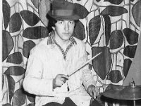 197x-03  5 grudnia 1970  Jawor, Teatr Miejski  Bał gałganiarzy    Zdzisław Sokołowski (perkusja)