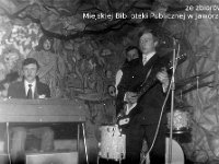 197x-13  Początek lat 70-tych  Jawor, Klub Technika Zakładów Kuzienniczych i Maszyn Rolniczych, Park Miejski  Studniówka w jaworskim Liceum Ogólnokształcącym    Od lewej: Bogdan Szałęga (organy), Romuald Wesołowski (perkusja), Andrzej Kuberna (gitara)