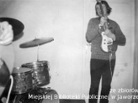 197x-18  Lata 70-te  Jawor, świetlica, ul.Kolejowa    Andrzej Doros (gitara)