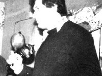 197x-23  Lata 70-te    Zespół Rolandowie  Gienek Szynkaruk (tamburyn, marakasy)