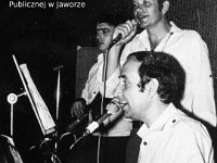 197x-31  Lata 70-te  Jawor, restauracja "Kolorowa", Plac Wolności    Na pierwszym planie Jerzy Osolinsz (organy i śpiew), za nim Stanisław Duszeńko (śpiew), z tyłu Zdzisław Bagiński (gitara basowa)
