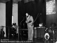 197x-56  Lata 70-te  Jawor, Teatr Miejski  Eliminacje rejonowe do Ogólnopolskiego Festiwalu Piosenki Radzieckiej    Romuald Wesołowski (konferansjer)