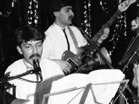 198x-01  Lata 80-te    Od lewej: Darek Duszeńko (organy), Tadeusz Chmiel (gitara basowa)