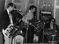 198x-05  23 lutego 1980  Jawor, Jaworski Ośrodek Kultury  Jam Session    Zespół Kwadryga  Od lewej: Janusz Terlega (gitara basowa), Edward Gruda (gitara), Jerzy Pawlinow (organy)