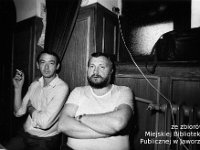 198x-78  Lata 80-te  Jawor, kawiarnia "Ratuszowa", Rynek    Od lewej Zdzisław Bagiński, Romuald Wesołowski.