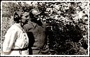 Wlastimil i Ada Hofmanowie w ogrodzie przed domem w Krakowie, 1936 r., właściciel: Muzeum Karkonoskie w Jeleniej Górze