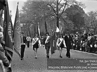 1974-20  1 maja 1974  Jawor, ul. Wrocławska  Obchody 1 maja - Święto Pracy    Uczestnicy pochodu prezentujący się przed trybuną honorową.