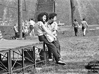 1986-1988-253  1 maja (lata 1986-1988)  Jawor, podzamcze Zamku Piastowskiego   Obchody 1 maja - Święta Pracy    Okolicznościowy piknik na podzamczu.