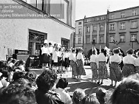 1986-1988-329  1 maja (lata 1986-1988)  Jawor, Rynek  Obchody 1 maja - Święto Pracy    Okolicznościowe wystepy.