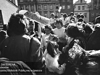 1986-1988-368  1 maja (lata 1986-1988)  Jawor, Rynek  Obchody 1 maja - Święto Pracy    Festyn na rynku.