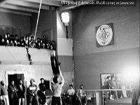 1987-40  Marzec 1987  Jawor, hala gimnastyczna Miejskiego Klubu Sportowego "Victoria" przy Szkole Podstawowej nr 5 w Jaworze, ul. Armii Radzieckiej (obecnie ul. Piłsudskiego)   Międzynarodowy Turniej w Akrobatyce Sportowej    W tle od prawej drugi siedzi: Stanisław Mazurek,   W tle od prawej stoją: (...),Piotr Biegaj - trener MKS "Victoria" Jawor i nauczyciel akrobatyki sportowej, Stanisław Dziak,  Daniel Perski - działacz sportowy ze Świdnicy. Michał Szkwarek - dyrektor Szkoły Podstawowej nr 5