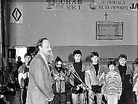 1992-08  25-26 kwietnia 1992  Jawor, hala sportowa, ul. Chrobrego  Puchar Polski w Skokach na Trampolinie    Prz mikrofonie: Bogusław Węgiel - burmistrz miasta