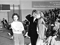 1992-30  25-26 kwietnia 1992  Jawor, hala sportowa, ul. Chrobrego  Puchar Polski w Skokach na Trampolinie    W środku stoi: Renata Lewandowska - trenerka ze Złotoryi