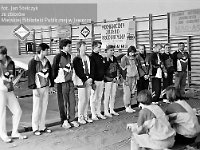 1992-49  25-26 kwietnia 1992  Jawor, hala sportowa, ul. Chrobrego  Puchar Polski w Skokach na Trampolinie    Od lewej stoją: Marek Haczkiewicz i Sławomir Miłoń - zawodnicy MKS "Victoria" Jawor