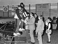 1992-63  25-26 kwietnia 1992  Jawor, hala sportowa, ul. Chrobrego  Puchar Polski w Skokach na Trampolinie    Nagrody wręcza: Piotr Biegaj - trener MKS "Victoria" Jawor