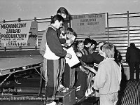 1992-65  25-26 kwietnia 1992  Jawor, hala sportowa, ul. Chrobrego  Puchar Polski w Skokach na Trampolinie    Na podium od lewej stoją: Sławomir Miłoń, Marek Haczkiewicz, (...) - zawodnicy MKS "Victoria" Jawor