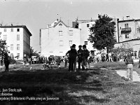 1987-04  Rok 1987  Jawor, podzamcze Zamku Piastowskiego   Biegi szkolne    W tle widoczne przejście w kierunku placu Wolności