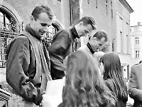 1995-46  11 czerwcwa  1995  Jawor, Rynek  I Półmaraton Jaworski o Puchar Burmistrza Jawora    Na podium od lewej: Norbert Smuda, Dariusz Jurkowski. Ryszard Tarłowski  W tle widoczny ratusz
