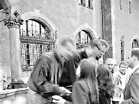 1995-47  11 czerwcwa  1995  Jawor, Rynek  I Półmaraton Jaworski o Puchar Burmistrza Jawora    Na podium od lewej: Norbert Smuda, Dariusz Jurkowski. Ryszard Tarłowski  W tle widoczny ratusz