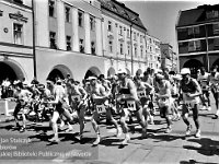 1996-28  8 czerwca 1996  Jawor, Rynek  II Półmaraton Jaworski o Puchar Burmistrza Jawora    W tle północno-zachodni fragment rynku i ulica Kościelna