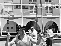 1996-31  8 czerwca 1996  Jawor, Rynek  II Półmaraton Jaworski o Puchar Burmistrza Jawora    Michał Lenkiewicz  W tle fragment zachodniej części pierzei północnej