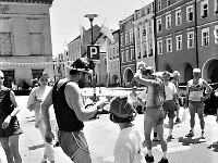 1996-38  8 czerwca 1996  Jawor, Rynek  II Półmaraton Jaworski o Puchar Burmistrza Jawora    W tle fragment Teatru Miejskiego i pierzei południowej
