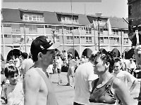 1996-69  8 czerwca 1996  Jawor, Rynek  II Półmaraton Jaworski o Puchar Burmistrza Jawora    Po lewej: MichaŁ Lenkiewicz  W tle fragment zachodniej części pierzei północnej