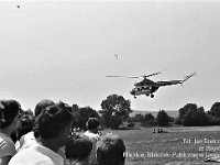 1987-07  6 czerwca 1987 r.  Stary Jawor. Łąki przy Nysie Szalonej  Zawody modeli latających    ŚmigŁowiec z lubińskiego Areoklubu