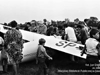1987-17  6 czerwca 1987 r.  Stary Jawor. Łąki przy Nysie Szalonej  Zawody modeli latających      Szybowiec szkolny typu Pirat. Aeroklub Lubin