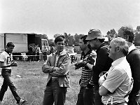 1987-46  6 czerwca 1987 r.  Stary Jawor. Łąki przy Nysie Szalonej  Zawody modeli latających      Trzeci z prawej Józef Grochot ( w czapce)