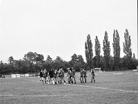 1977-02  28 sierpnia 1977  Jawor, ul. Parkowa 8, stadion miejski  Mecz ligowy Kuźnia Jawor, Górnik Złotoryja      Wynik meczu 3:1 dla Kuźni Jawor. Bramki dla jaworzan strzelili Janusz Rybicki, Zbigniew Lechowicz, Zygmunt Gołębiowski. Od prawej Ryszard Huber, Ryszard Gerc, Szymona Majka, Zbigniew Biela, Ryszard Cendrowski, Mieczysław Bieniusiewicz, Zbigniew Lechowicz (6), Leszek Kostrzęsbski(4), Czesław Kurzawa ( barmkarz - czarny strój), Władysław Ciołka (5)