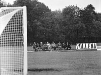 1977-06  28 sierpnia 1977  Jawor, ul. Parkowa 8, stadion miejski  Mecz ligowy Kuźnia Jawor, Górnik Złotoryja    Wynik 3:1 dla Kuźni Jawor. Bramki dla jaworzan strzelili Janusz Rybicki, Zbigniew Lechowicz, Zygmunt Gołębiowski.  Na łace od lewej Aleksander Pruszkowski dyrektor ZKiMR, Tadeusz Sowiński, Jan Białek Józef Przezwański?, Władysław Gazda