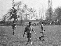 1979-18  1979/1980  Jawor, ul. Parkowa 8, stadion miejski  Mecz ligowy Kuźni Jawor      Zawodnicy Kuźni Jawor w ciemnych spodenkach.Marek Nieć