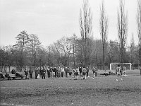 1979-28  1979/1980  Jawor, ul. Parkowa 8, stadion miejski  Mecz ligowy Kuźni Jawor      Zawodnicy Kuźni Jawor w ciemnych spodenkach.
