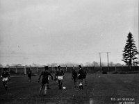 1979-29  1979/1980  Jawor, ul. Parkowa 8, stadion miejski  Mecz ligowy Kuźni Jawor      Zawodnicy Kuźni Jawor w ciemnych spodenkach.