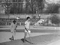 1981-07  1981  Bolesławiec, ul. Spóldzielcza 2  Mecz Kużni/Jaworzanki z Budowlanym Klubem Sportowym Boles?awiec      Mecz Kuźni/Jaworzanki z BKS-em  w sezonie 1980/1981.Piłkarze z Jawora wywalczyli historyczny awans do III ligi. Obie drużyny solidarnie wtedy wygrały na boiskach rywali po 1:0.  Zawonik Michał Tomczyszyn, Henryk Bil kierownik drużyny.