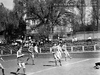 1981-09  1981  Bolesławiec, ul. Spóldzielcza 2  Mecz Kużni/Jaworzanki z Budowlanym Klubem Sportowym Boles?awiec      Mecz Kuźni/Jaworzanki z BKS-em  w sezonie 1980/1981.Piłkarze z Jawora wywalczyli historyczny awans do III ligi. Obie drużyny solidarnie wtedy wygrały na boiskach rywali po 1:0.