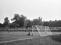 1981-04  2 sierpnia 1981  Jawor, ul Parkowa 8, stadion miejski.  Mecz Kużni Jawor z Miedzią Legnica     Miedz zmierzyła sie z Kuźnią Jawor, zdobywcą okręgowego Pucharu Polski. Spotkanie odbyło się w niedzielę 2 sierpnia 1981 roku w Jaworze 4:3 dla Kuźni Jawor. Zawodnicy Kużni Jawor w jasnych koszulkach.
